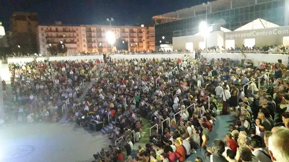 Pochi #intimi per la #festa di #compleanno di #Radio #Popizz #Tv  🥂🎼🎤🎧#Bari #Puglia #weareinpuglia #music #live  #intrattenimento